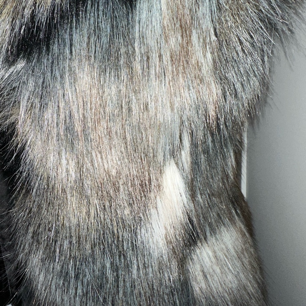 ✨NWT WHITE HOUSE BLACK MARKET black white brown patchwork faux fur vest Size XS - Picture 5 of 11